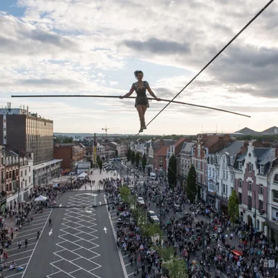 Des bénévoles recherchés pour aider une funambule à relier deux...