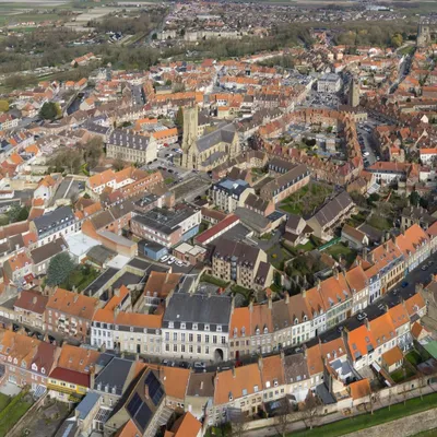 Bergues obtient le label "Village étape" !