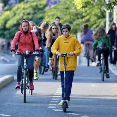 Trottinettes électriques : le port du casque devient obligatoire à...