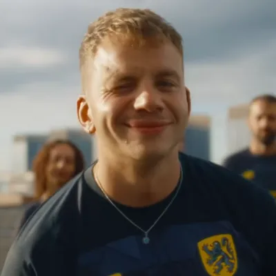 Le rappeur Ben plg dévoile le quatrième maillot du LOSC aux...