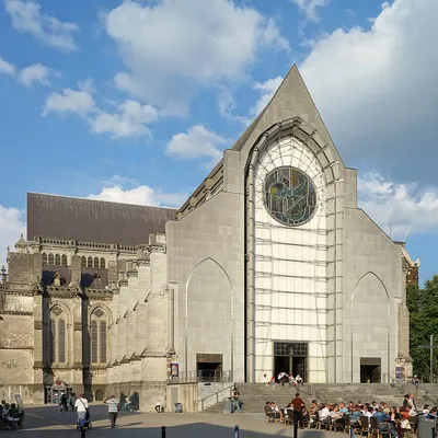 La messe du pape retransmise depuis la Cathédrale Notre-Dame de la...