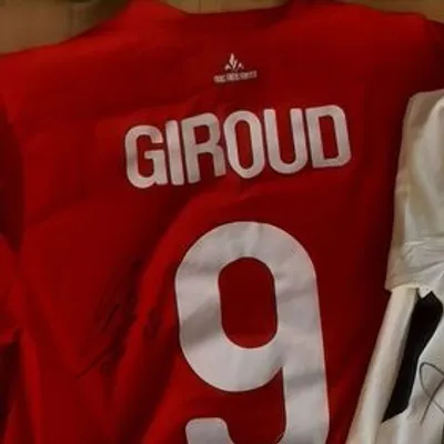 Une tombola solidaire de maillots de foot pour lutter contre la...