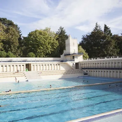 Monument Préféré des Français : la piscine Art Déco de Bruay en...