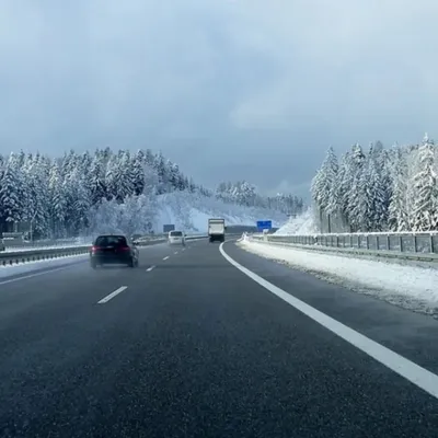 La vitesse limitée sur les routes de la région en raison de la tempête