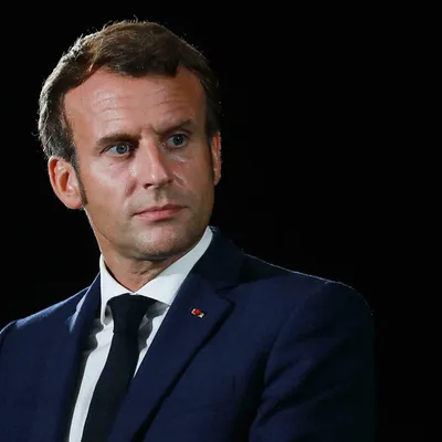 En Dordogne, Emmanuel Macron ajoute une pierre à "l'économie de...