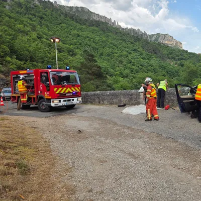 Lozère : un fourgon chute dans le Tarn, le conducteur hospitalisé
