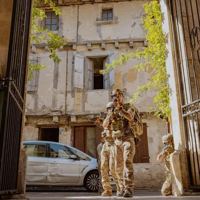 Patrouilles, tirs à blanc, drones : le 17e RGP en ville