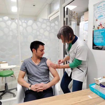 Ils donnent l'exemple en se faisant vacciner en direct