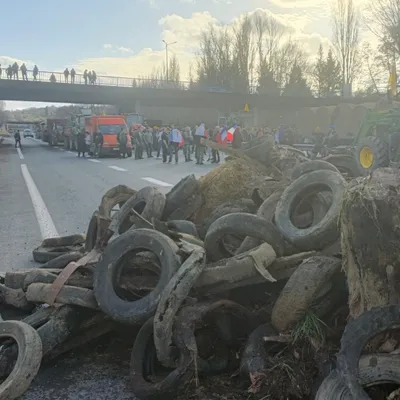 Corrèze : agriculteurs bloquent A20 et A89 contre l’abattage