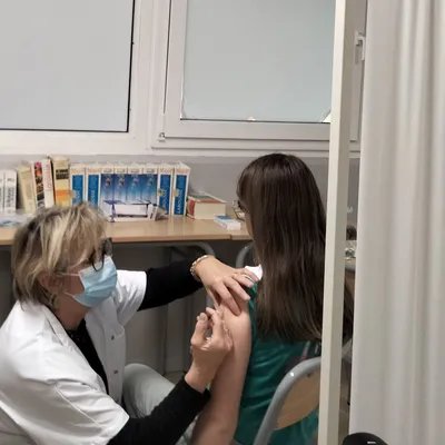 Le vaccin contre le papillomavirus reste sûr selon l’agence du...