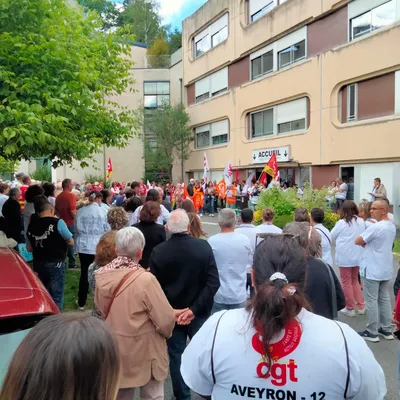 À Decazeville, 700 personnes se mobilisent pour défendre leur hôpital