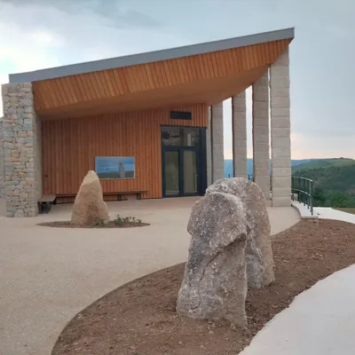 La Maison des menhirs aux Bondons est-elle prête pour son...