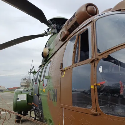 Des hélicoptères de combat et des plieurs de parachutes pour les 70...