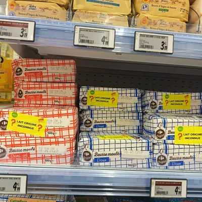 Prix du lait :  les producteurs de la FDSEA et des JA "visitent"...