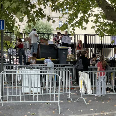 Lycées : la région Auvergne-Rhône-Alpes menace de porter plainte