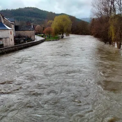 La rupture de la digue entraîne des restrictions d'eau potable aux...