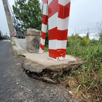 Pont d’Anglars-Juillac : un portique endommagé par un camion