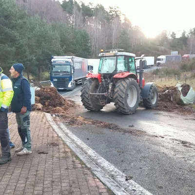 Colère paysanne : l’A75 bloquée en Lozère pour protester contre...