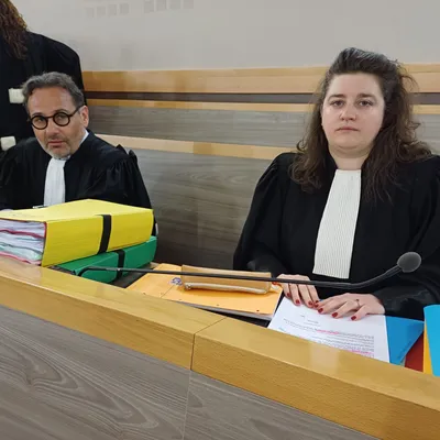 "Pas un regard pour ses filles" : le père jugé pour meurtre et...