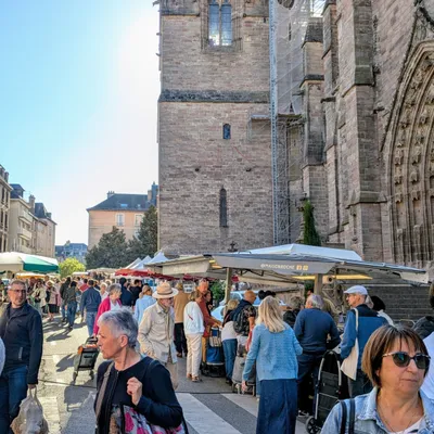 Rodez : le marché retrouve la place de la Cité