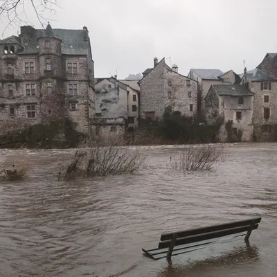 Intempéries : de nombreuses coupures et routes fermées ce jeudi 12...