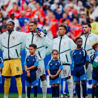 Equipe de France : un maillot vert ou bleu contre la Suède ?