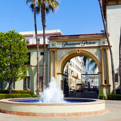 Netflix et Paramount s'affrontent pour le rachat de Warner 