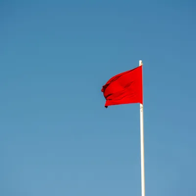 A quoi correspondent les couleurs des drapeaux sur les plages...