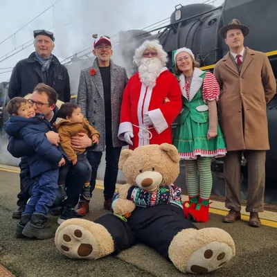 D’Orléans à Bourges à bord du train du Père Noël
