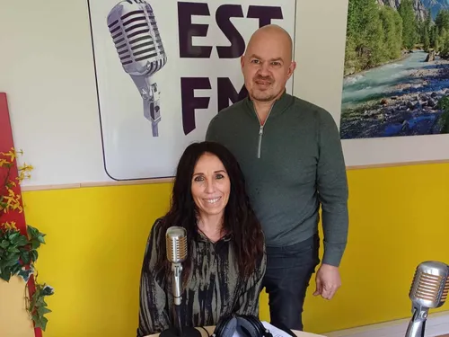 Nathalie et Christian des Koï'S Family au micro de Corinne sur EST FM