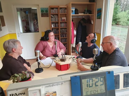 La troupe de théâtre les Obadiers de Dabo sur EST FM