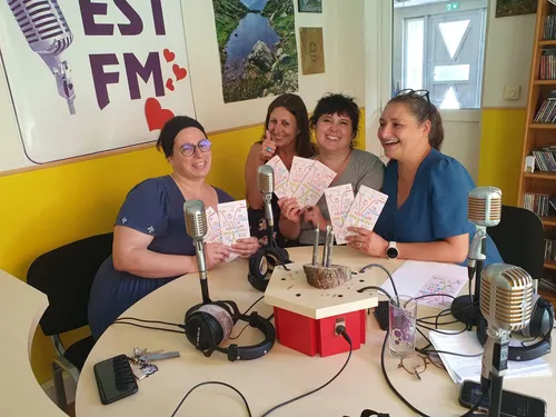 Anne-Céline Desaleux, Julie Clain et Caroline Duchamp sur EST-FM