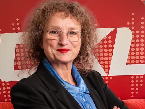 LARA MILLION "Faut que ça change"