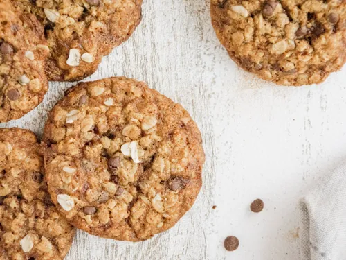 Cookies avoine, pépites de chocolat et noisettes