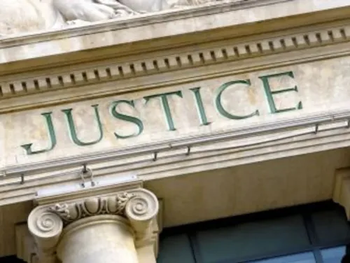 Justice: un homme dans le box des accusés pour le meutre d'un père...