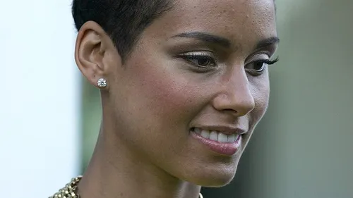 Concert d’Alicia Keys perturbé par une fan