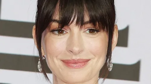 Anne Hathaway annonce l'arrivée de son 3eme enfant