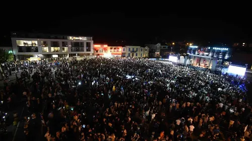 2 ARTISTES FRANÇAIS TRAVAILLE SUR UN ALBUM EN DUO, DE QUI S’AGIT IL ?