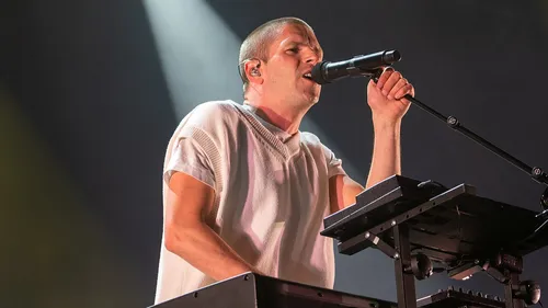 Le chanteur Hervé victime d’un bug sur son album