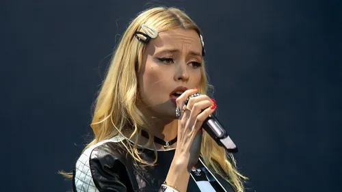 Angèle officialise son retour ! 