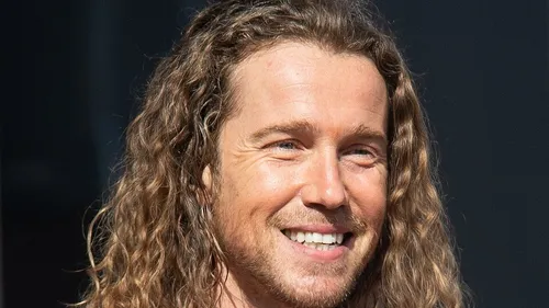 Julien Doré contraint d'annuler des concerts ! 