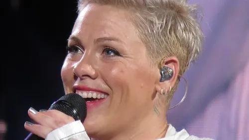 Les excuses de Pink envers le public suisse 