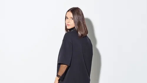 Marina Kaye dévoile une nouvelle chanson et la date de sortie de...