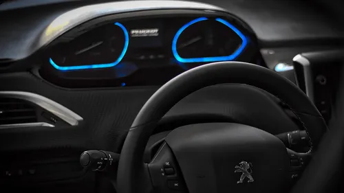 Un patron offre une voiture électrique à tous ses salariés