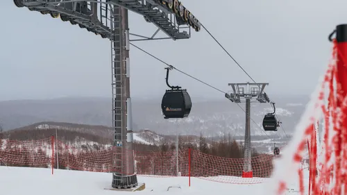 Des vieilles télécabines de Saint-Lary mises aux enchères