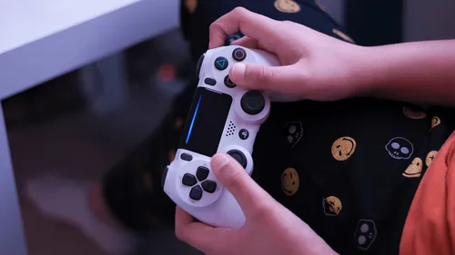 États-Unis : un ado devient millionnaire en revendant des PS5