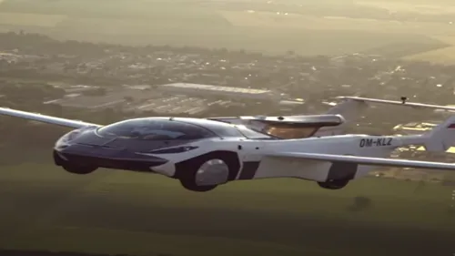 "AirCar" : la voiture volante slovaque réalise son premier vol...