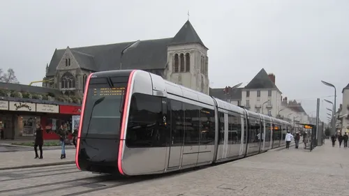 Tours : une jeune sapeur-pompier récompensée pour son acte de courage