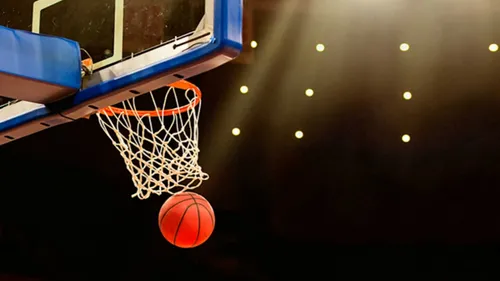 Un panier de basket brisé par un dunk en Touraine 
