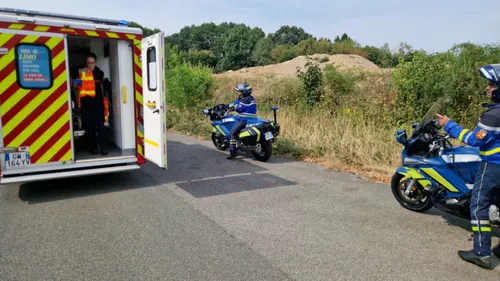 Coincée dans les bouchons, elle accouche sur l'autoroute A20